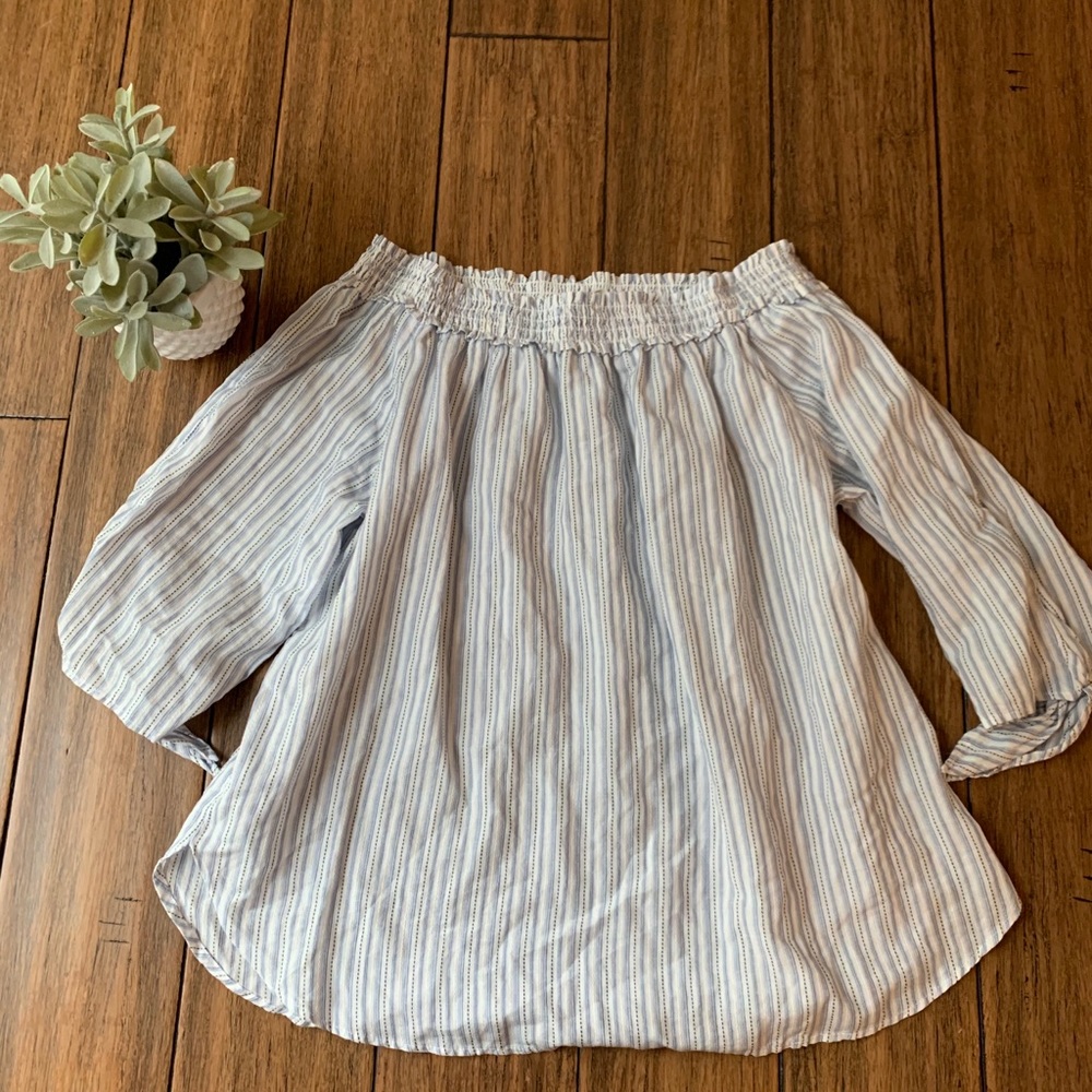 🌿 2/22$ 🌿  H&M off the shoulder top